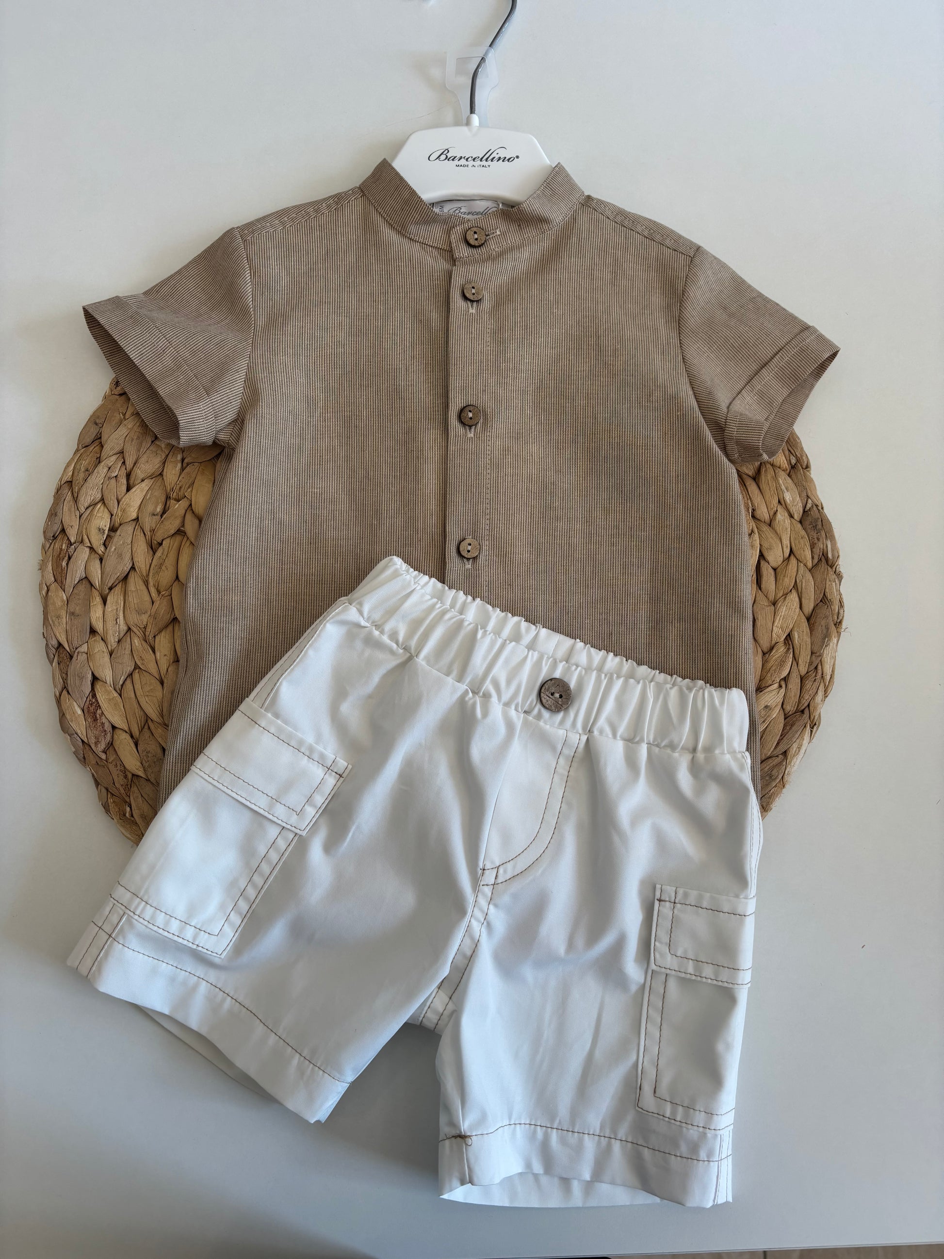 Completo con camicia.