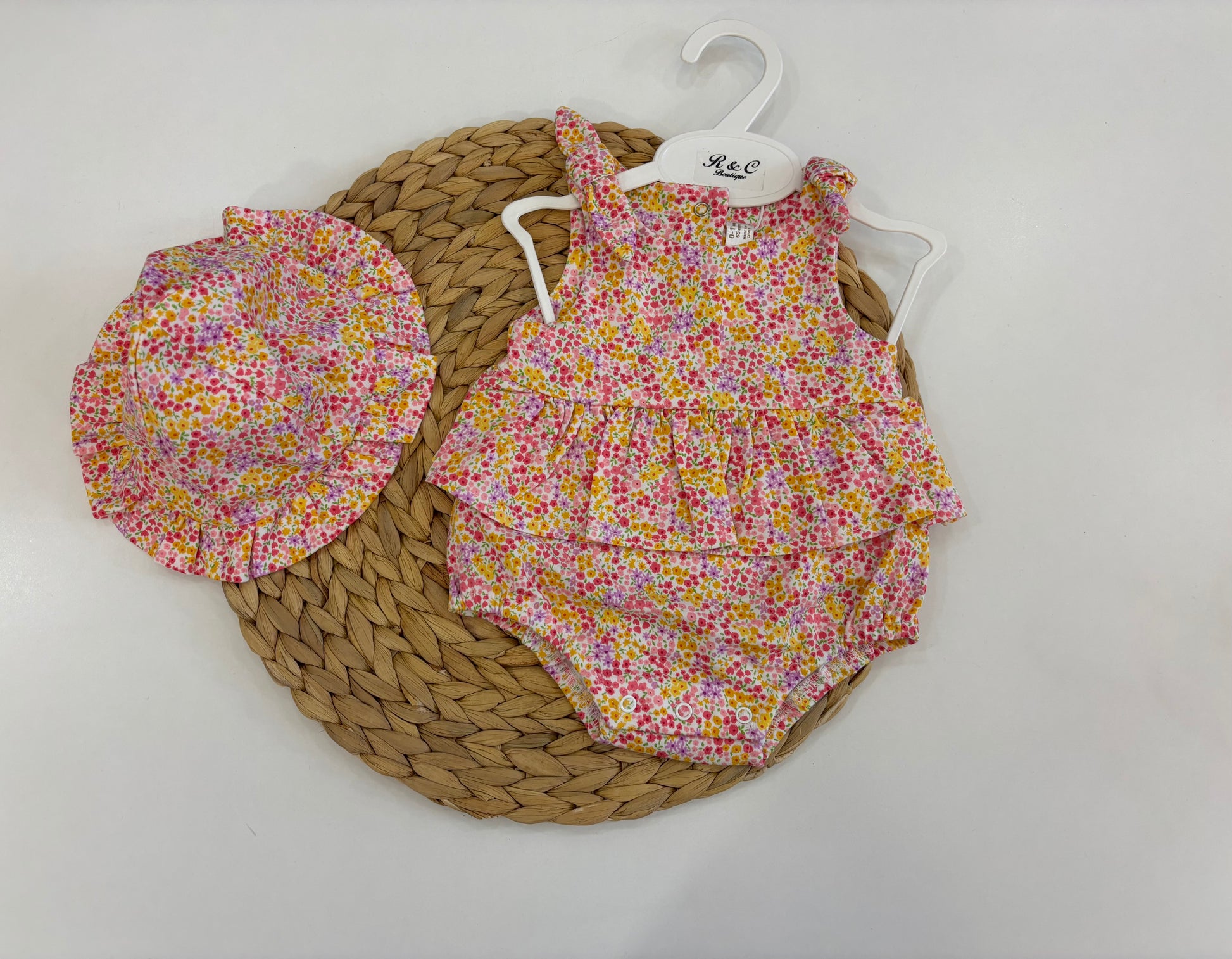 Pagliaccetto con cappello